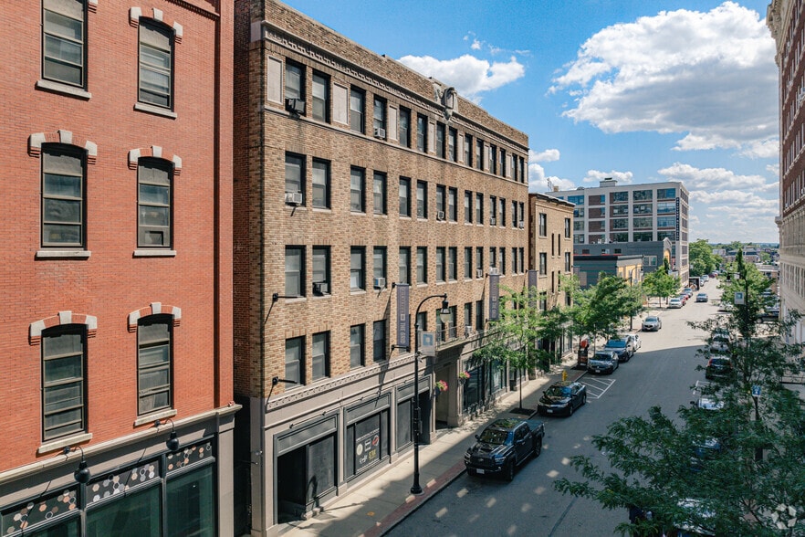 Building Photo - Portside on the Grid