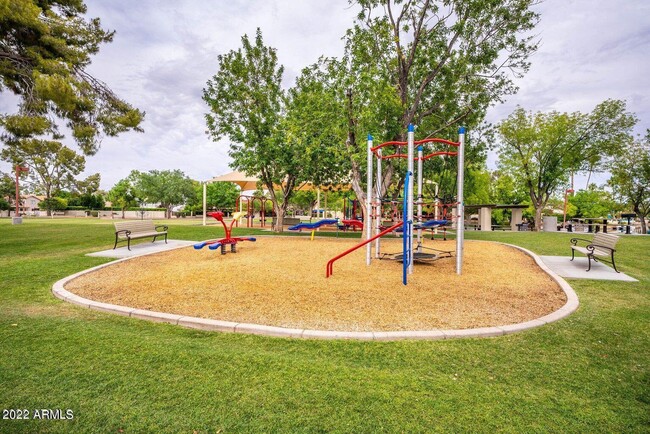 Building Photo - 1920 W Lindner Ave