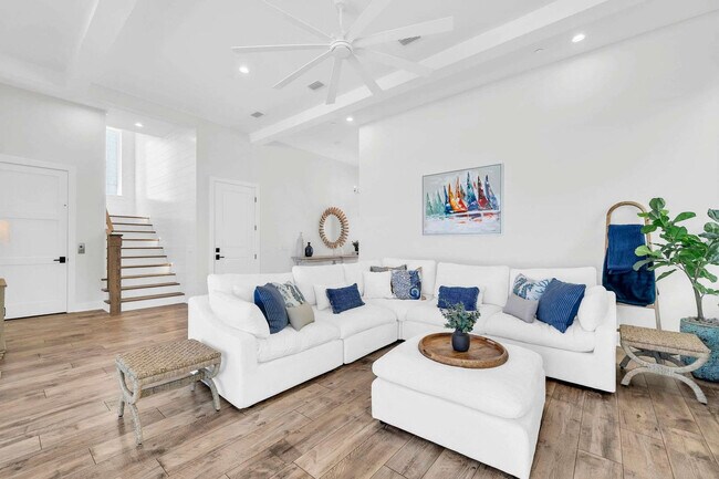 Building Photo - 5940 Gulf Dr