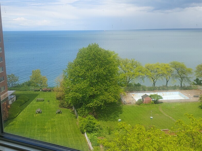 Building Photo - 11850 Edgewater Dr