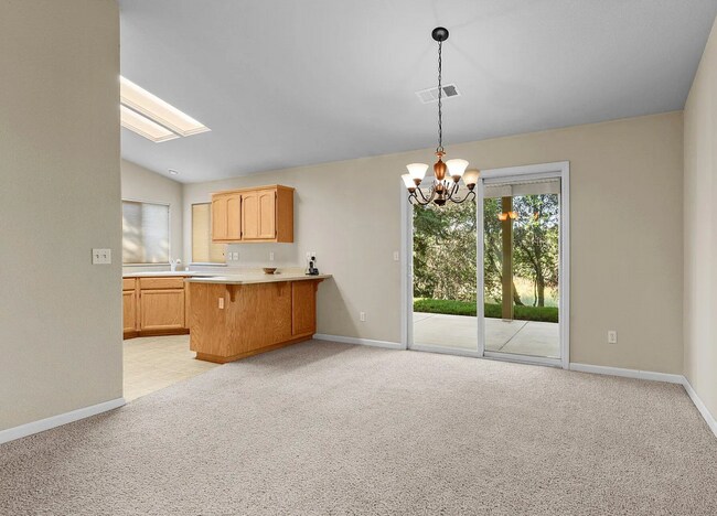 Building Photo - 3-bedroom, 2-bathroom home located in the ...