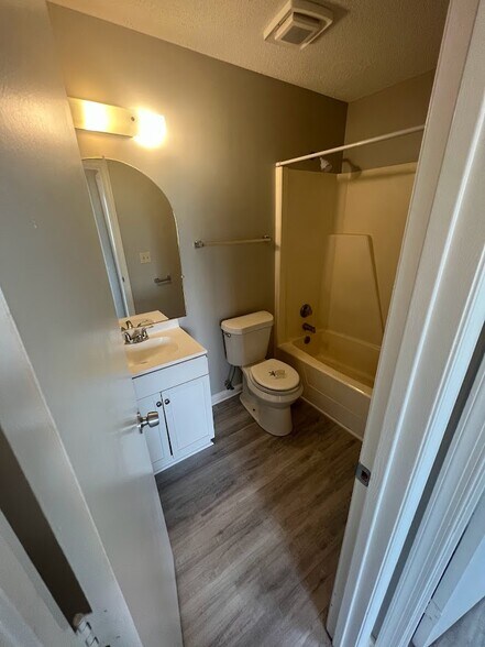 Building Photo - 509 Mystic Dr Unit H