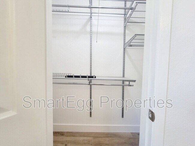 Building Photo - 4802 Gray Fox Dr