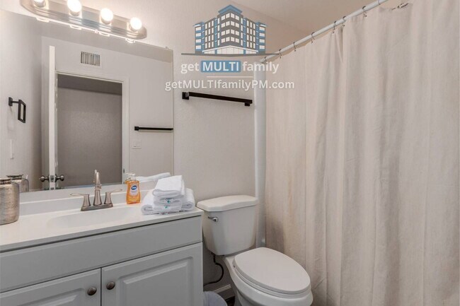 Building Photo - 515 W Pebble Beach Dr