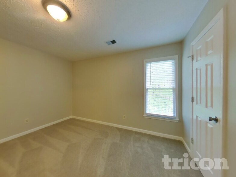 Building Photo - 649 Stratford Dr