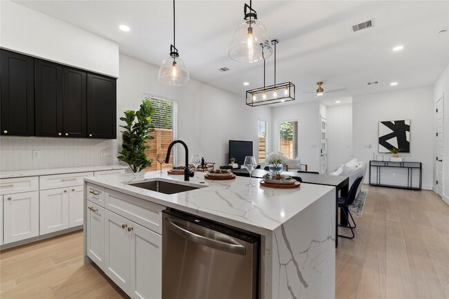 Building Photo - 4108 Cortlandt St