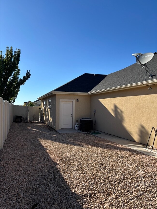 Building Photo - 3792 250 E