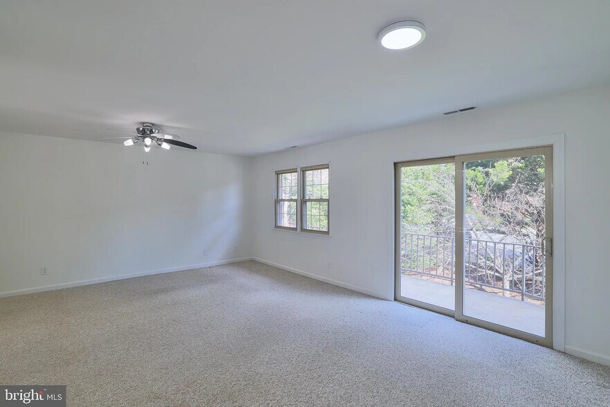 Building Photo - 5952 Westchester Park Dr