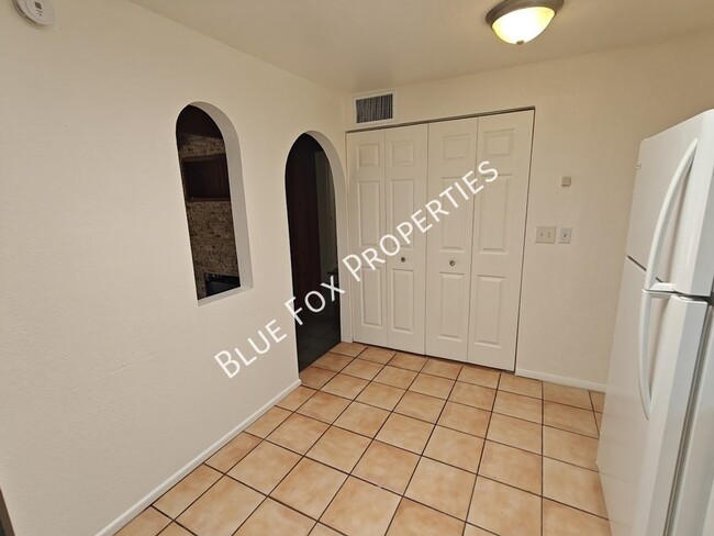 Building Photo - 275 E Norma Ln