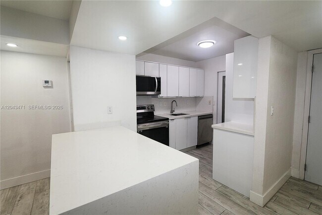 Building Photo - 10755 SW 108th Ave