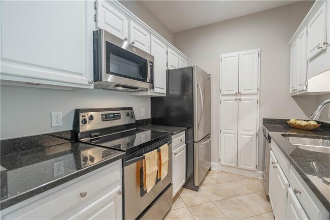 Building Photo - 2865 Lenox Rd NE
