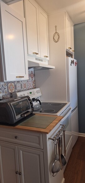 Building Photo - 807 W Trinity Ave