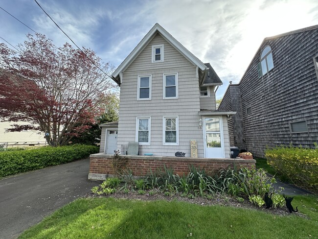 Building Photo - 33 Sybil Ave