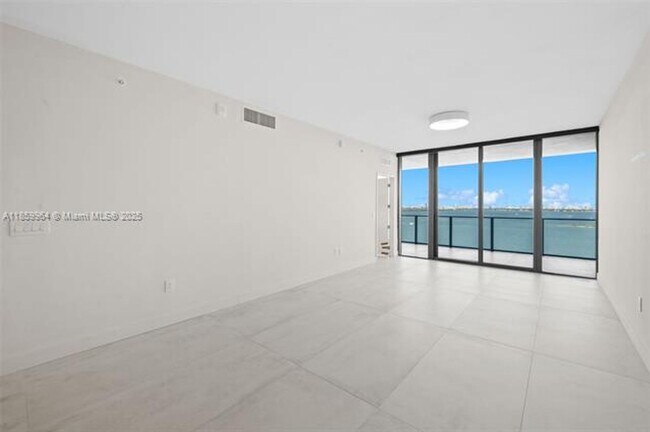 Building Photo - 700 NE 24th St