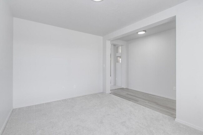 Building Photo - Newer 4 Bed / 2.5 Bath House For Rent _ Pl...