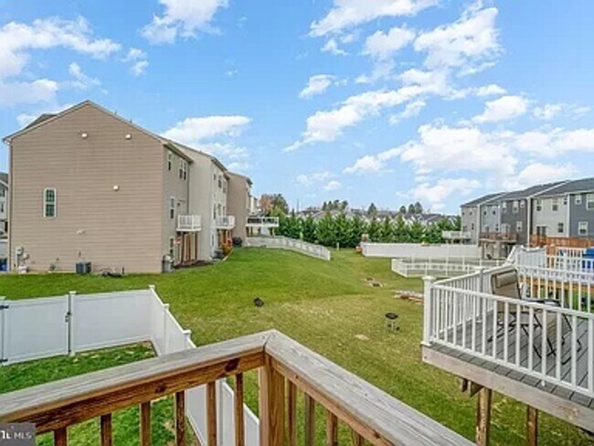 Building Photo - 3 Bedroom Townhome in Hanover