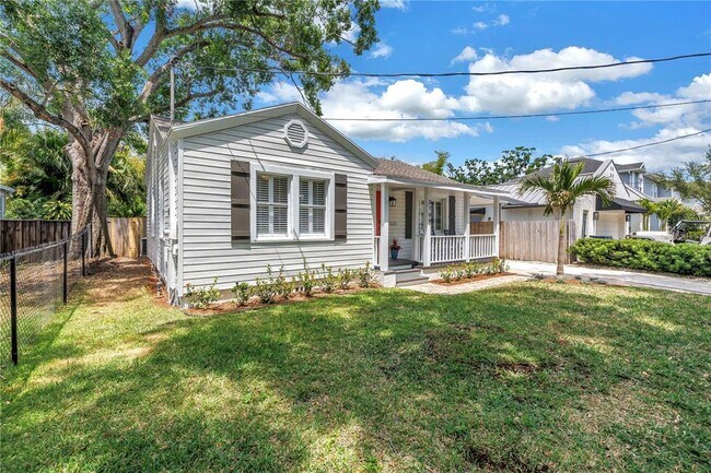 Building Photo - 3709 W Santiago St