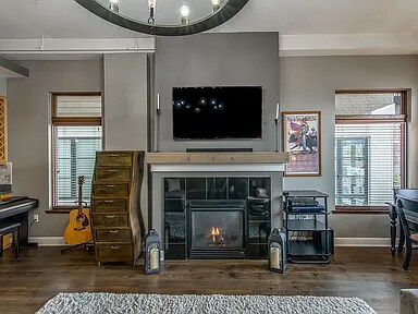 Building Photo - 117 30th Ave N