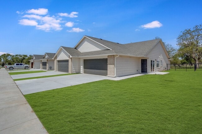 Building Photo - Auburn Villas - 3 Bedroom 2 Bathroom Molly