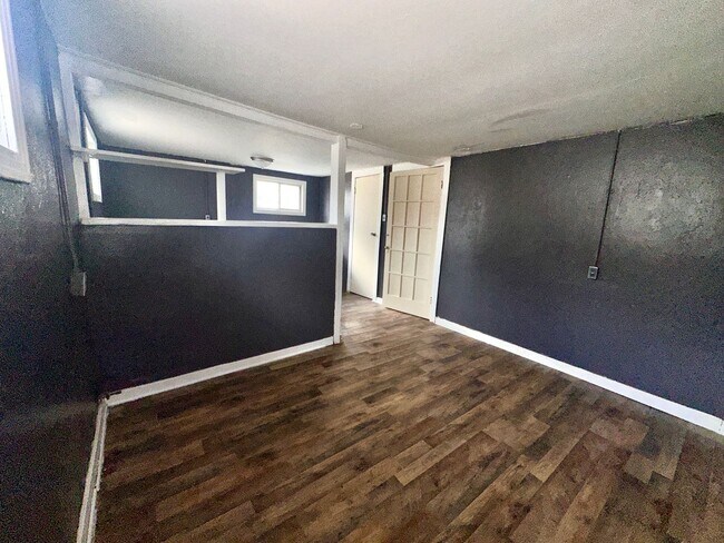 Building Photo - 611 S 25th St