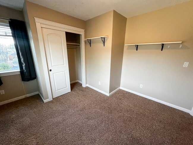 Building Photo - 1164 SW Sequoia Ln