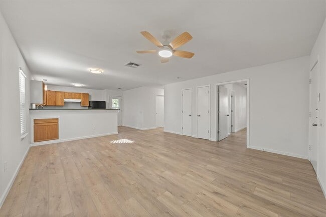 Building Photo - 1804 Singleton Ave