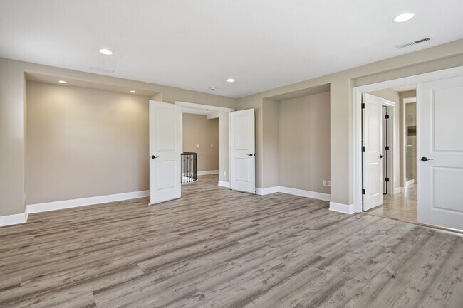 Building Photo - 5832 NW Bannister Dr