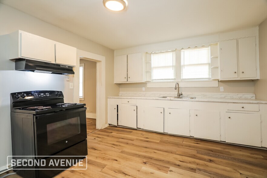 Building Photo - 315 3rd St N