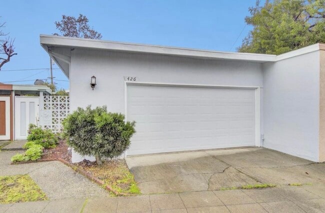 Building Photo - Live Oak Ct
