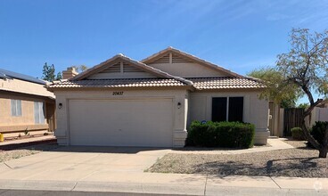 Building Photo - Ventana Lakes Gem!