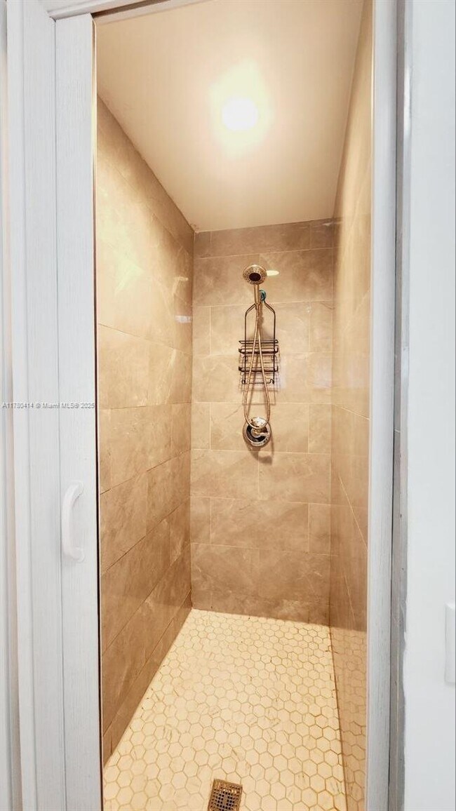 Building Photo - 433 SW 99th Ct
