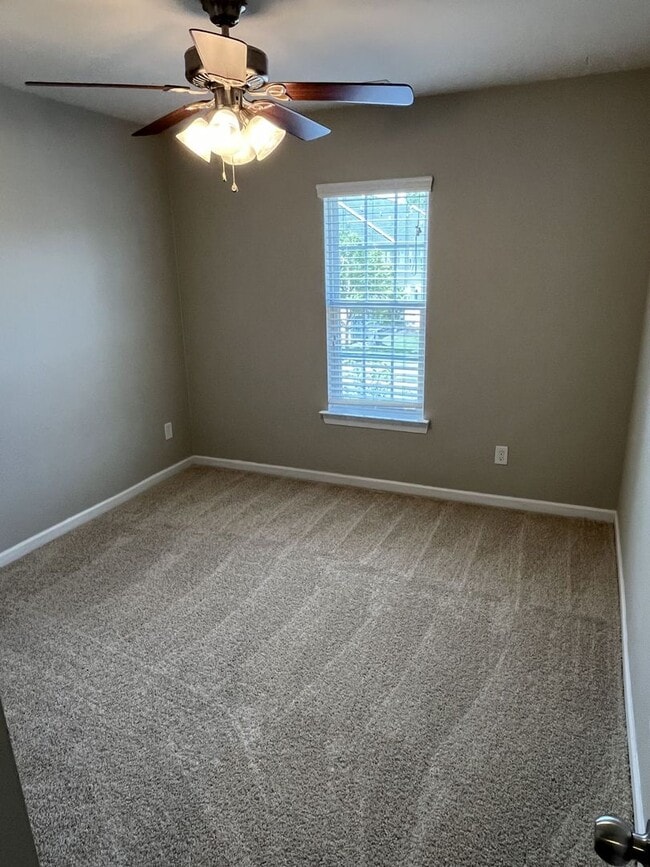 Building Photo - Great 2 Story 3 Bedroom Townhome in Stone ...