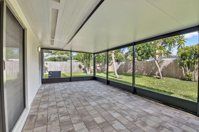 Building Photo - 513 Lindell Blvd