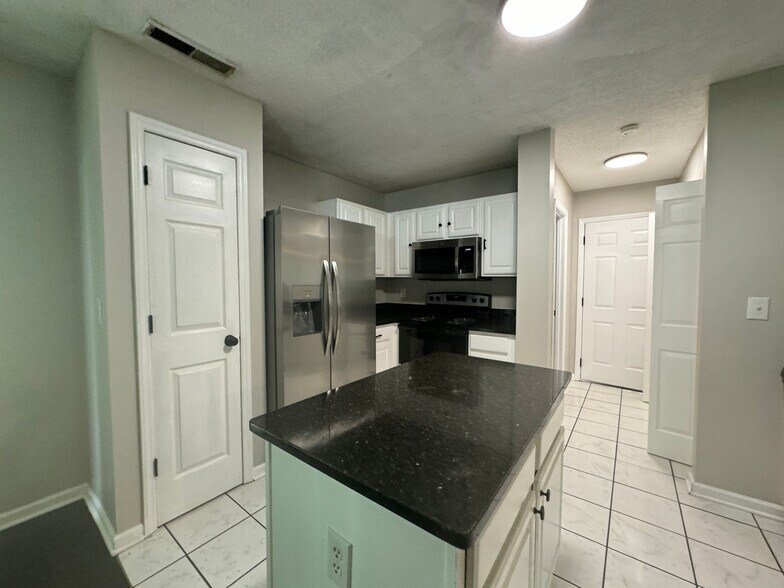 Building Photo - Room in Single Family Home on Feldspar Way