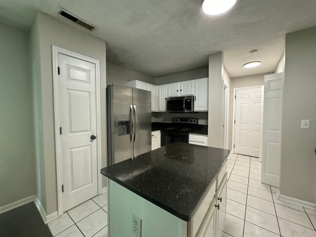 Building Photo - Room in House on Feldspar Way