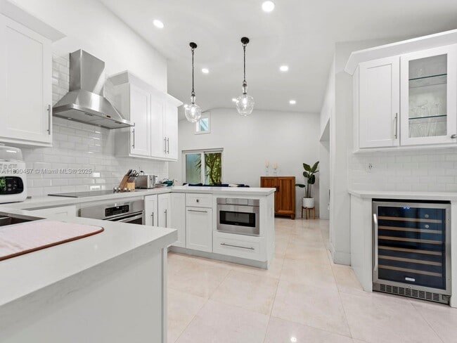 Building Photo - 10921 SW 116th Ave