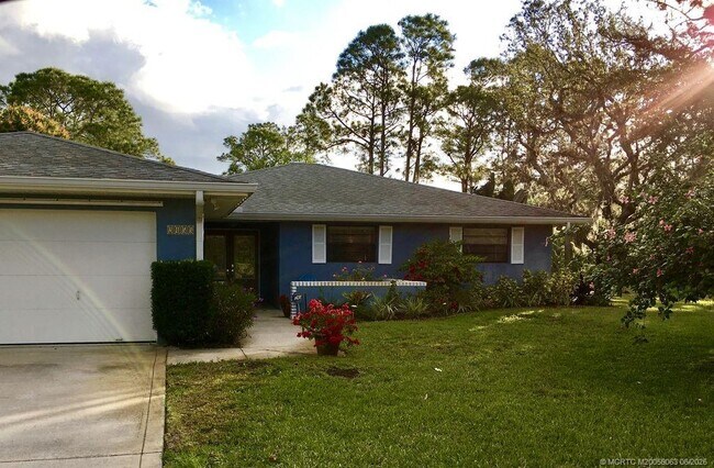 Building Photo - 2453 SW Murphy Rd