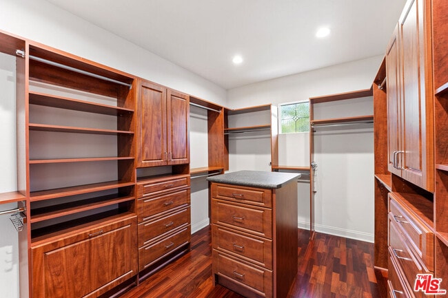 Building Photo - 1952 Hazel Nut Ct