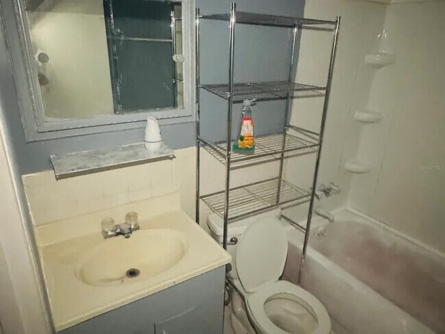 Building Photo - 2353 Shelley St