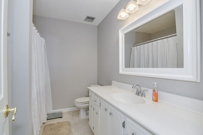 Building Photo - 662 Tara Ln