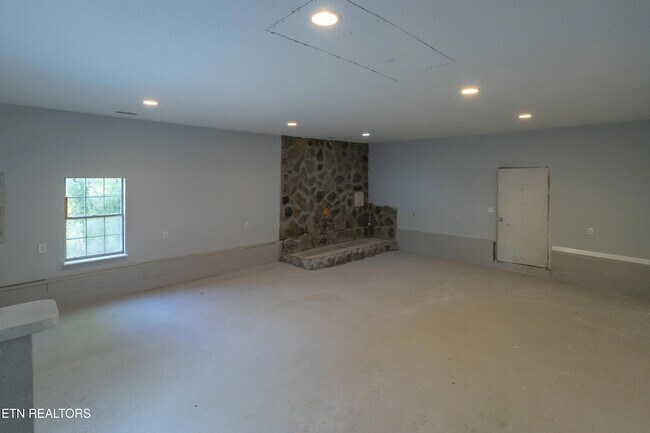 Building Photo - 770 Mahoney Rd