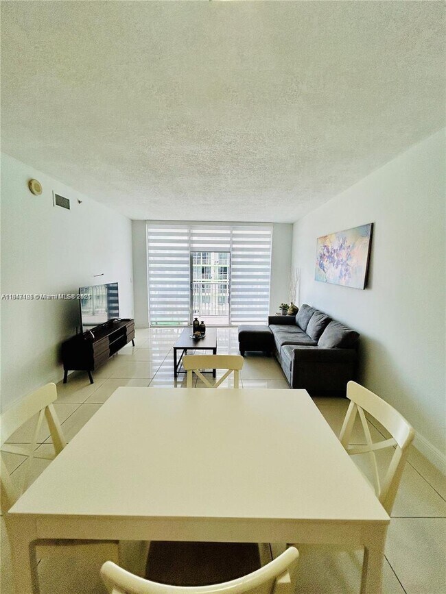 Building Photo - 1750 N Bayshore Dr