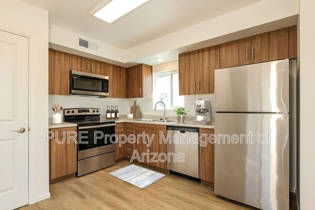 Building Photo - 6077 N 60th Ave