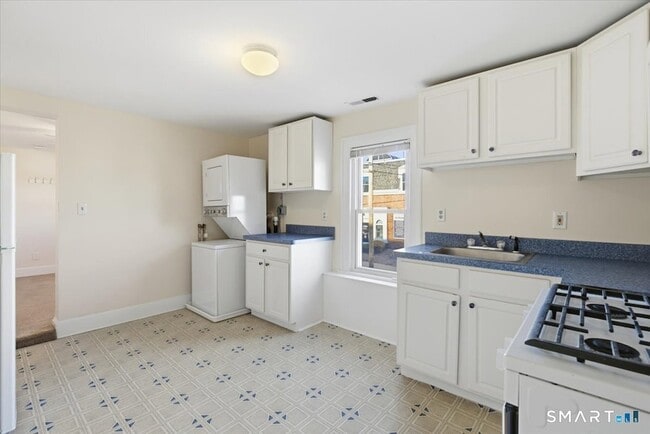 Building Photo - 194 Cherry St