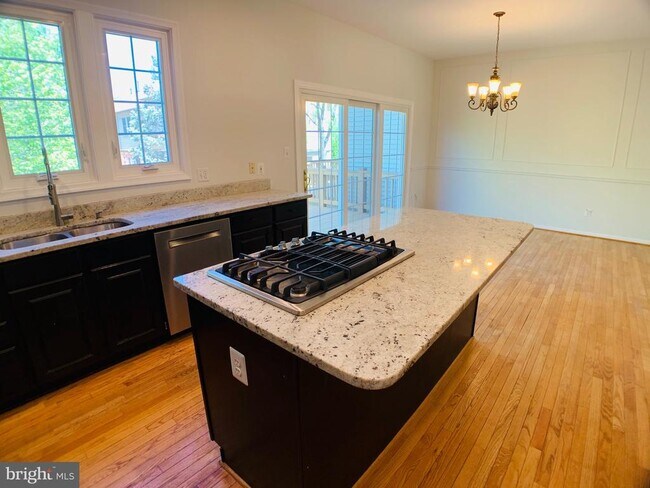 Building Photo - 10496 Courtney Dr