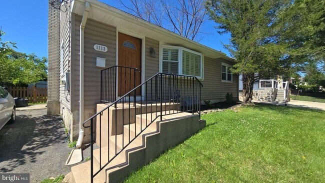 Building Photo - 1113 Grandin Ave