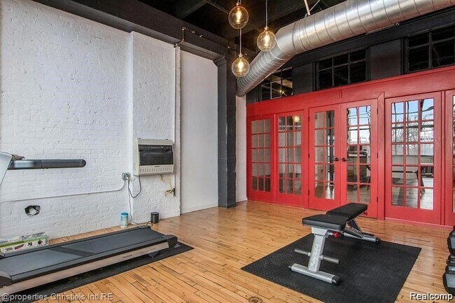 Building Photo - 1535 Sixth St