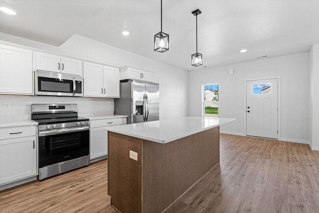 Building Photo - New 3 Bed Townhome with Covered Deck and Oversized Garage!