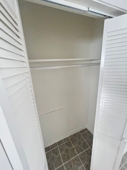 closet - 3834 Glen Arbor Dr