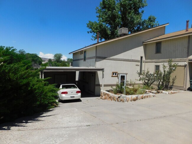 Primary Photo - 2422 1/2 Hidden Valley Drive